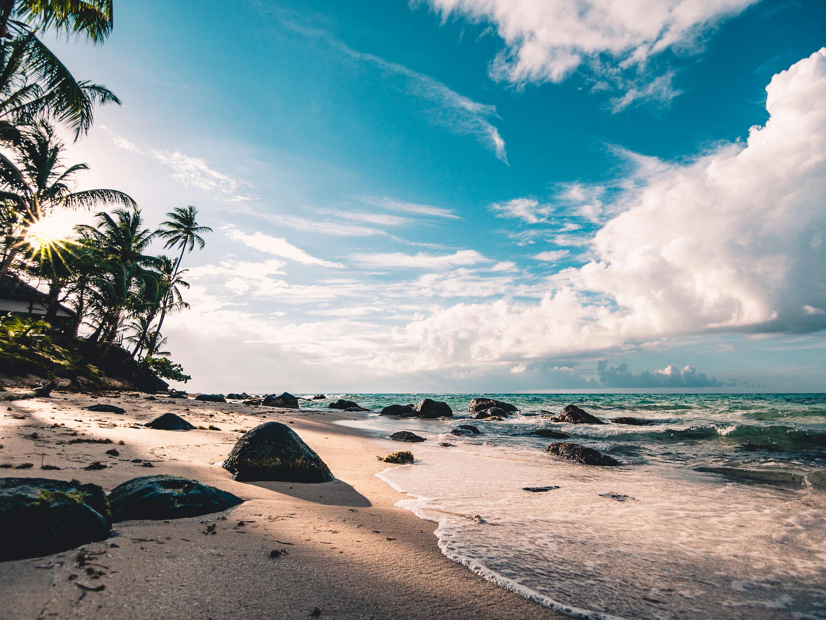 Rocky beach with waves Photo by Fabian Wiktor: https://www.pexels.com/photo/seaside-994605/